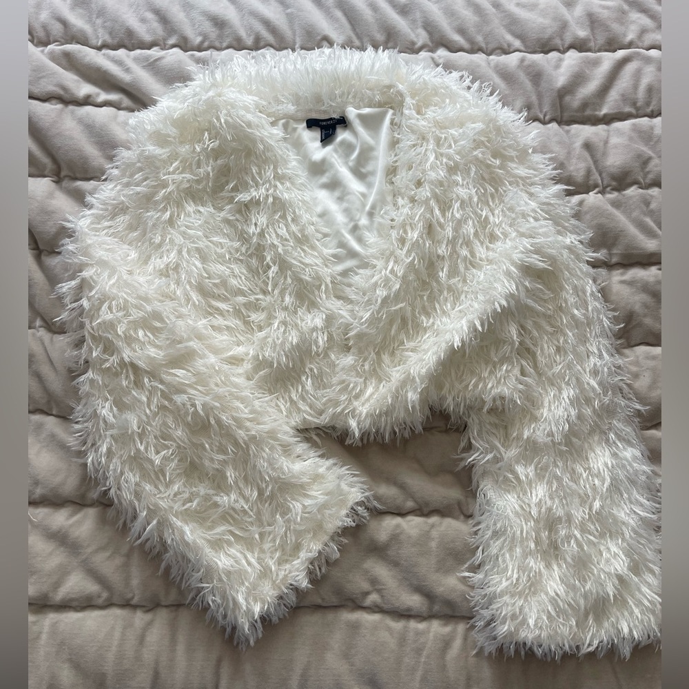 EUC Forever21 Size Large Cropped White Feathered Bell Sleeve Bolero